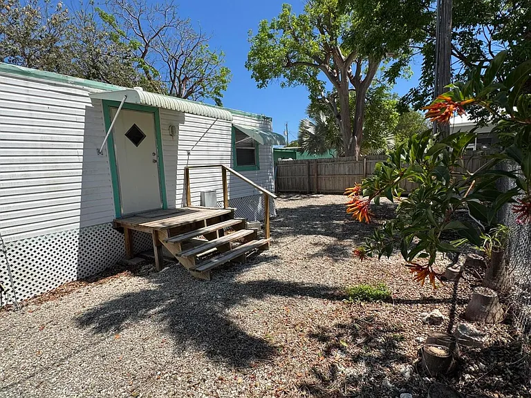 245 Lee Ave — Photo 11