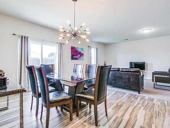 4th image of 401 Willow Creek Dr
