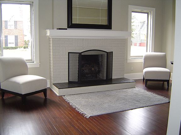 Living Room - gas fireplace