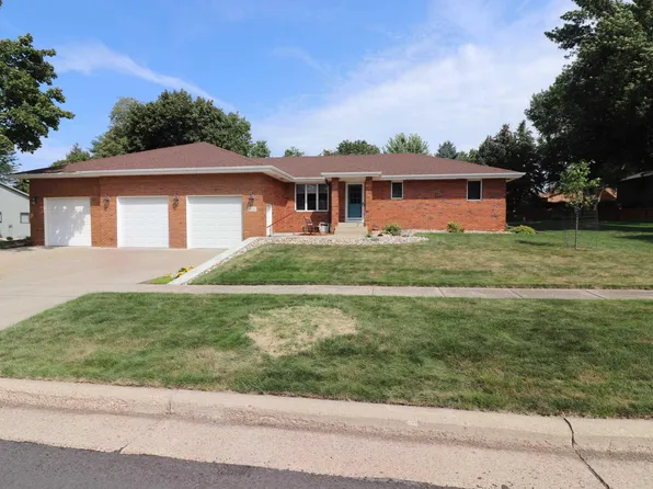 4110 E Williamsburg Ct, Sioux Falls, SD 57103