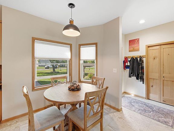 4th image of 6 Victoria Ln