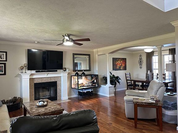 2nd image of 4013 Appletree Dr