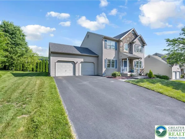 2130 Eagles Landing Dr, Nazareth, PA 18064