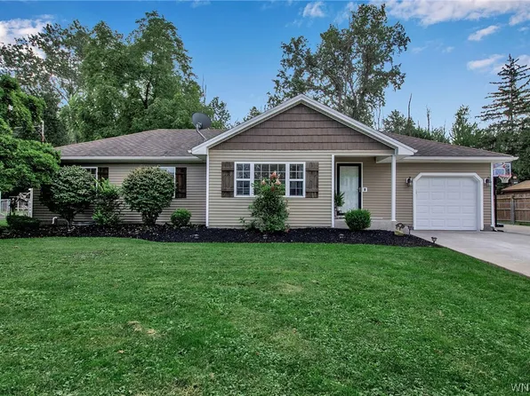 1311 Sisson Dr, North Tonawanda, NY 14120
