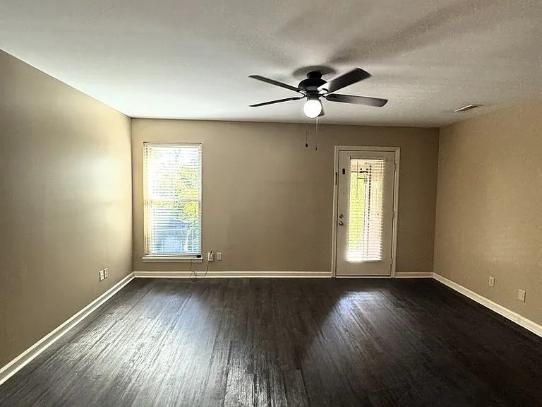 2609 Wynterhall Rd SE #D — Photo 5