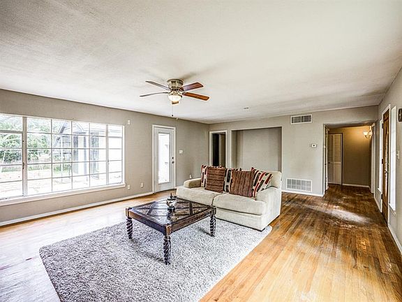 5th image of 3209 Meadow Oaks Dr