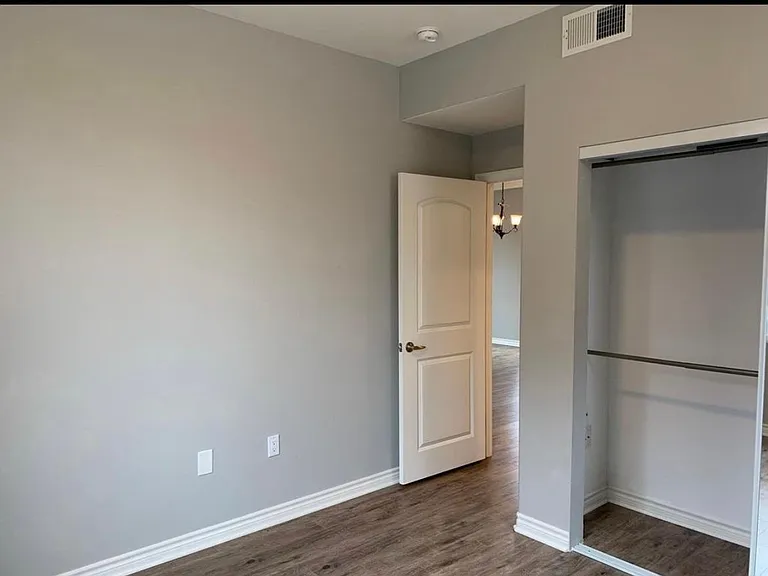 109 E McLean St — Photo 7