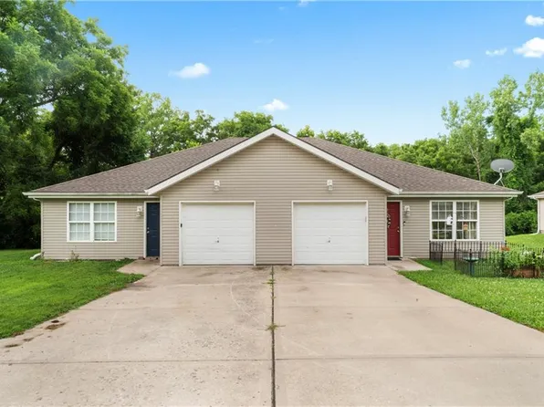 207-209 Sycamore St, Harrisonville, MO 64701