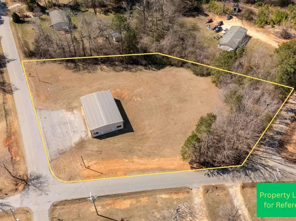 204 Woodberry Dr, Laurens, SC 29360