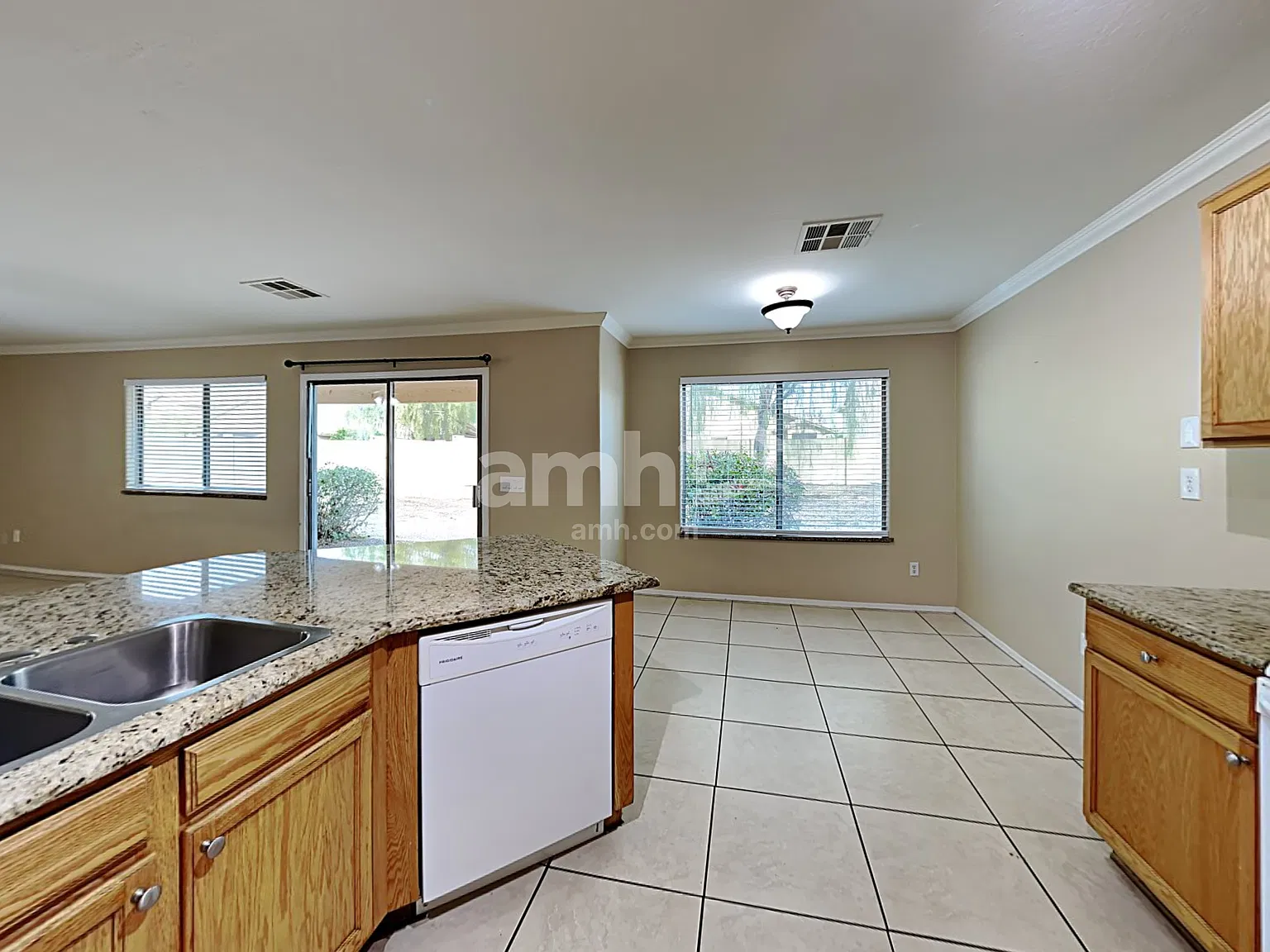 4 bed, 2.5 bath, 2424 sqft, $2,335 — Photo 3