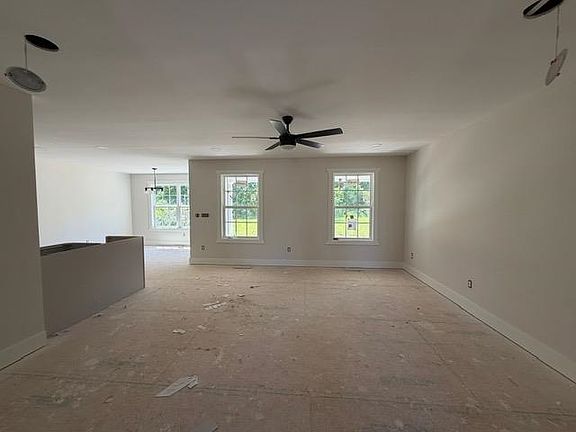 5th image of 383 Dry Creek Rd