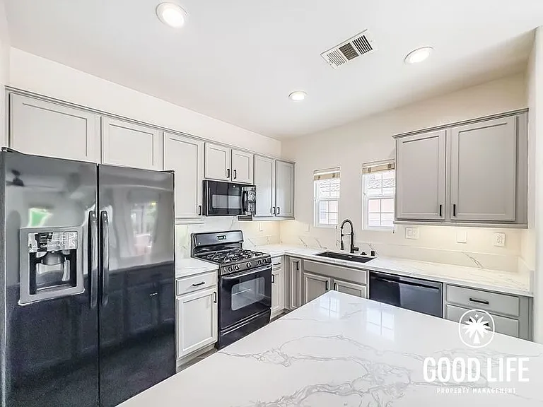 1446 Clearview Way — Photo 4