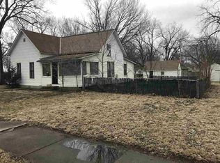 714 Maple St, Wamego, KS 66547