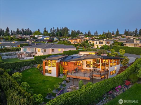 1615 90 Avenue NE, Clyde Hill, WA 98004