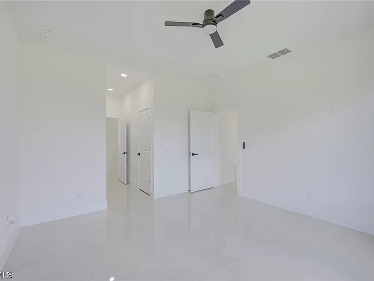 5905 Sunshine Blvd N — Photo 10