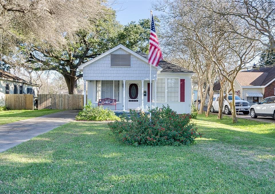 1027 Oak St, La Marque, TX 77568 | Zillow