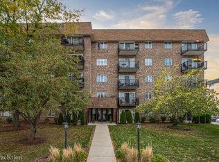 907 Curtiss St APT 105, Downers Grove, IL 60515