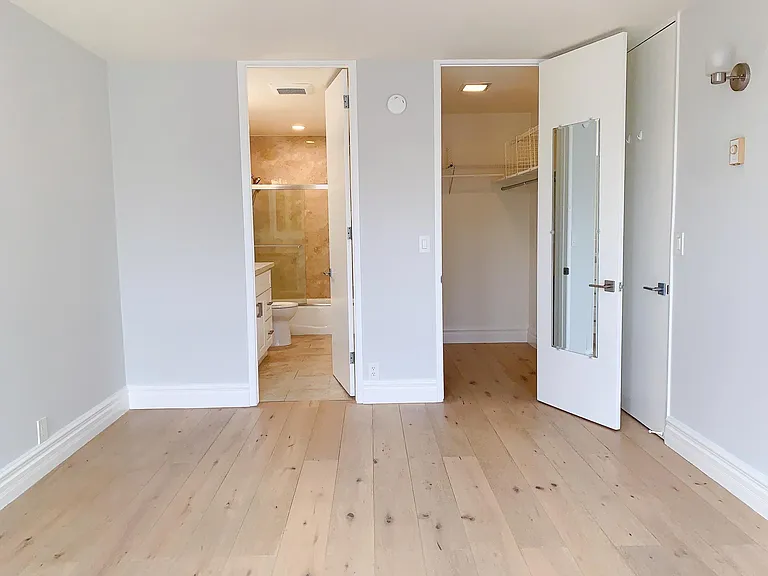 Master Bedroom - Bathroom&Closet