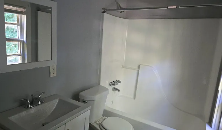 122 Hillside Dr — Photo 3