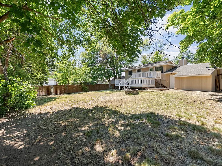 7906 N Dakota St — Photo 25