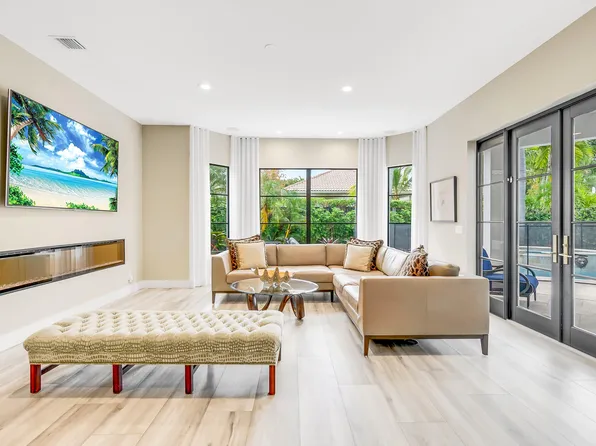 2427 Players Ct, Wellington, FL 33414