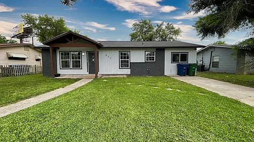 622 Pinewood Ln Photo 1