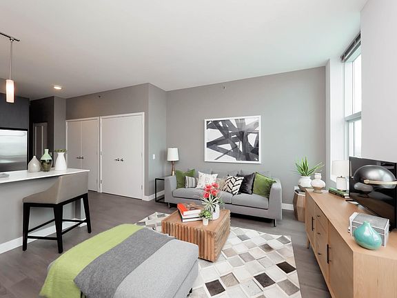 4th image of 1001 N Clark St #1419