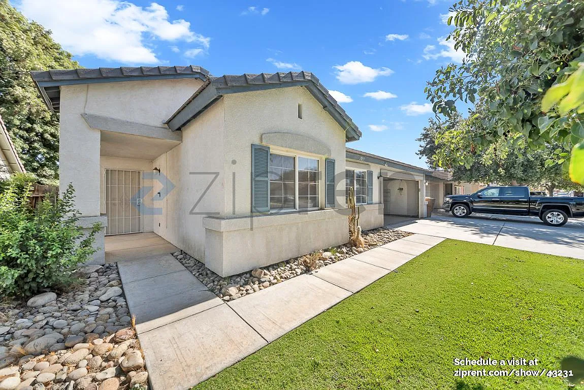 3 bed, 1264 sqft, $2,205 — Photo 4