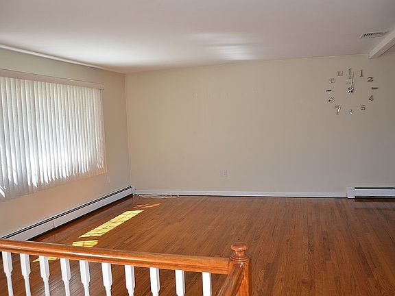 5th image of 4 Sunrise Ave