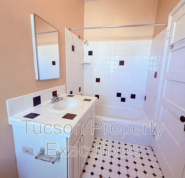 1222 N Olsen Ave — Photo 7