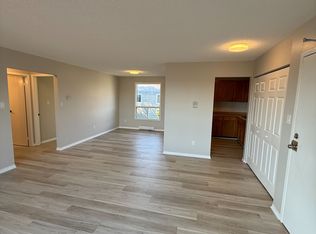 338 Malaga Rd #5, Oshawa, ON L1J 1N7