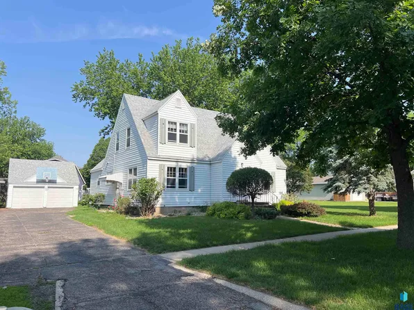 715 N McKenzie St, Luverne, MN 56156