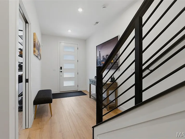 8924 Gateway Cir — Photo 3