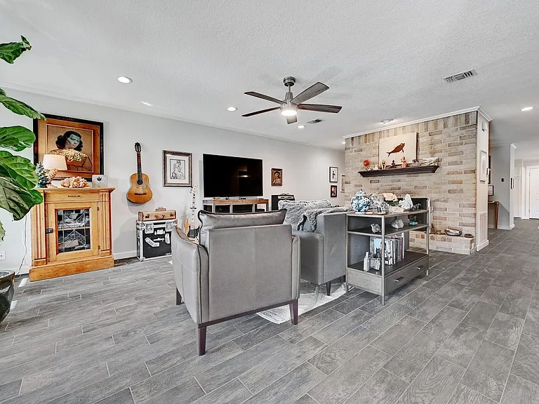 11133 Pinehurst Dr #C — Photo 10