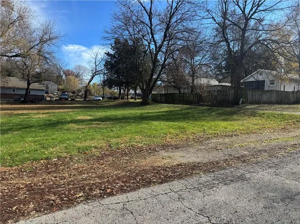 921 Delaware St, Leavenworth, KS 66048