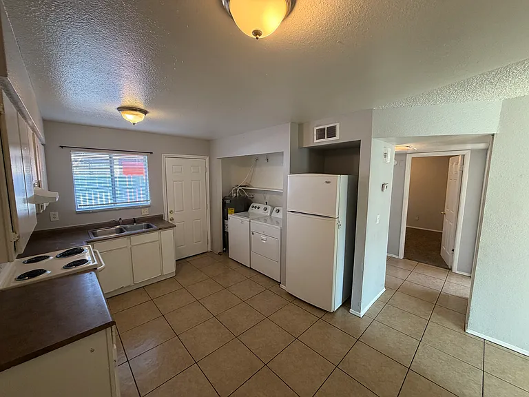1009 E Commonwealth Pl #2 — Photo 7