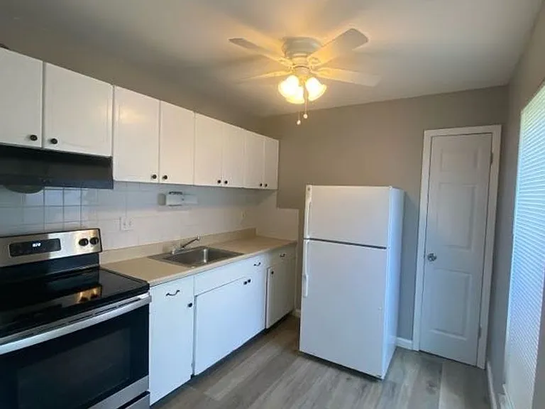 Northbrook Apartments — Photo 9