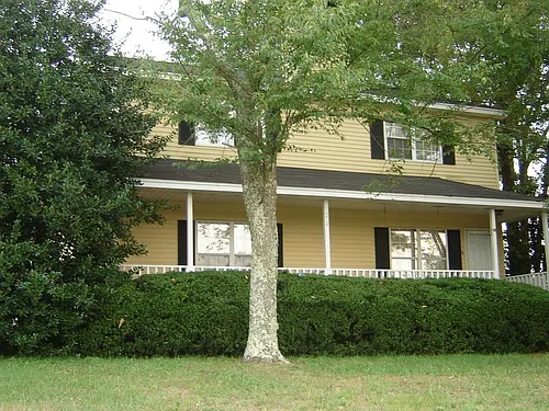 204 A Cavalier Dr Photo 1