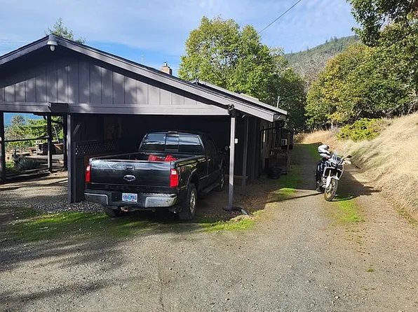 872 Scott Dr, Grants Pass, OR 97527