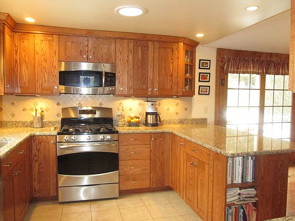 2nd image of 229 Welton St