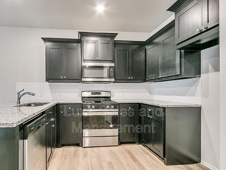 8003 NW 105th Ter — Photo 8