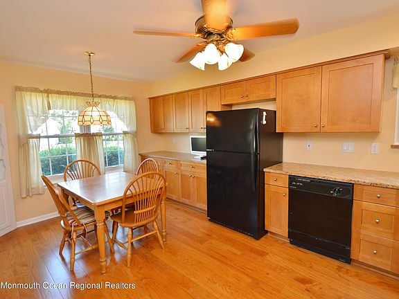 4th image of 2433 Woodbine Lane
