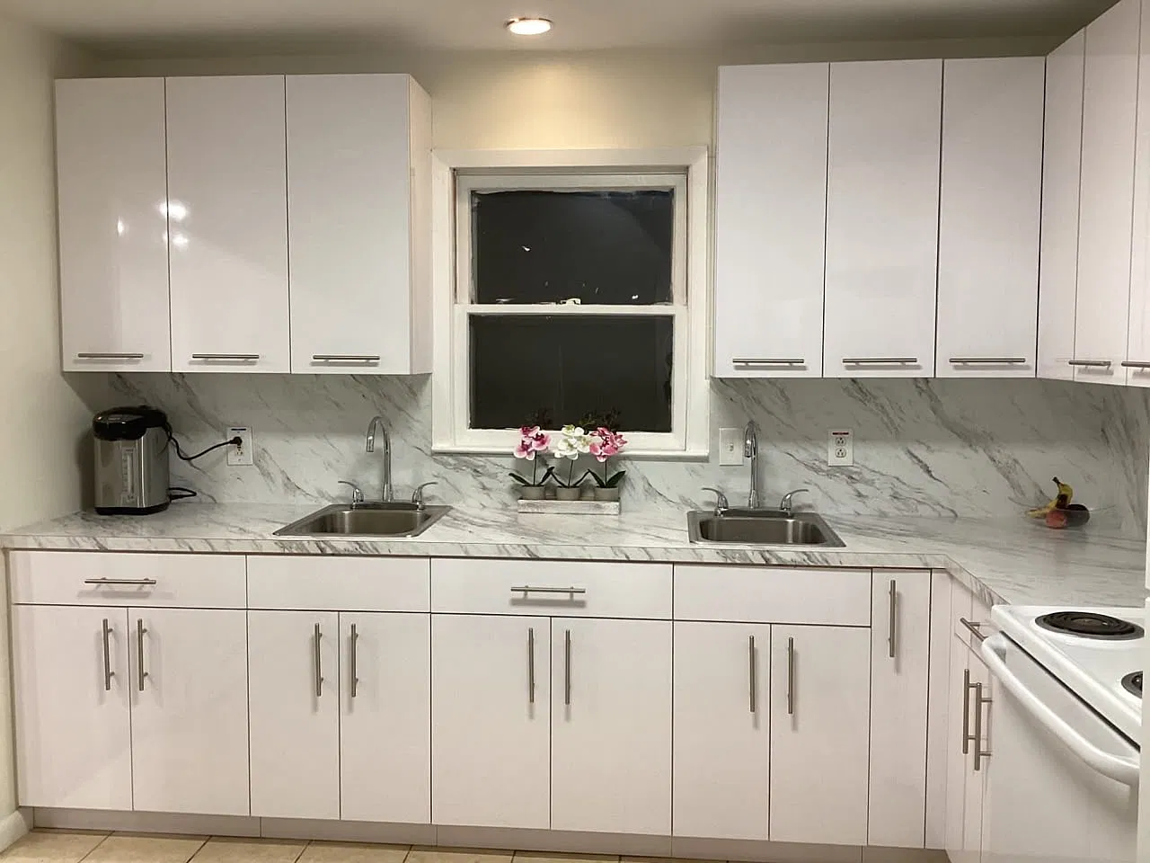 4 bed, $2,800 — Photo 1