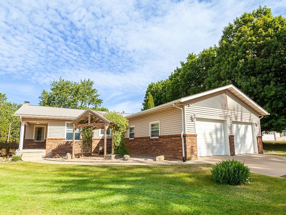 1st image of 563 S Circle Dr E