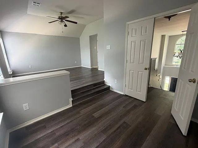 1109 Providence Dr — Photo 12