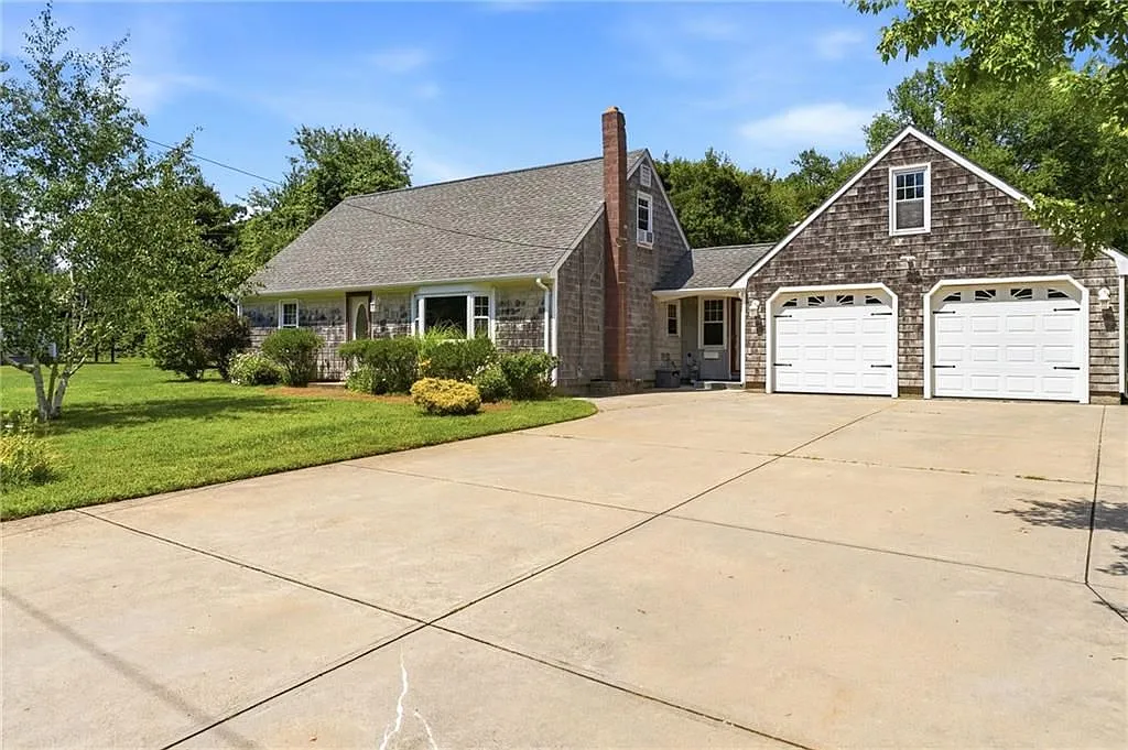 4 bed, 2.0 bath, 1861 sqft, $5,200 — Photo 2