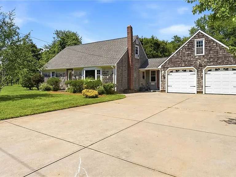 6 Lakewood Dr — Photo 2