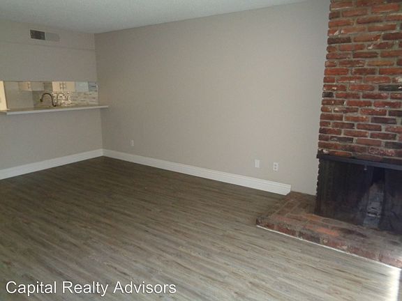 3rd image of 10854 Magnolia Ave APT C