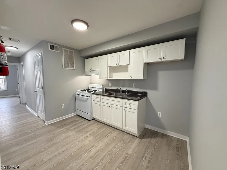 34 Auburn St — Photo 12