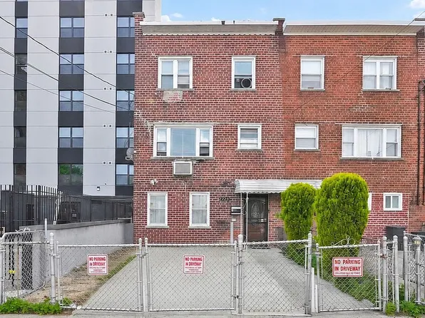 2723 Colden Ave, Bronx, NY 10469